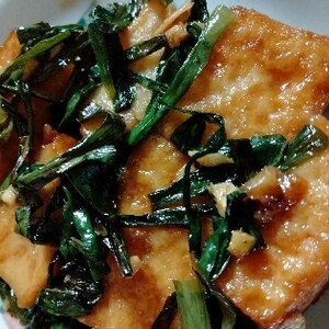 焼肉のタレで❣️厚揚げ豆腐とニラのすりごま生姜炒め